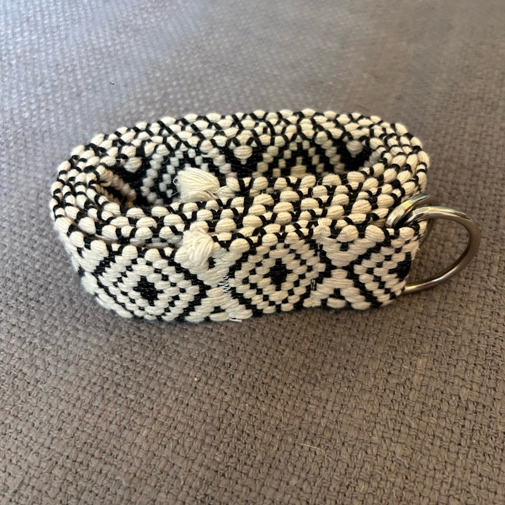 XiRENA Black and White Woven Belt